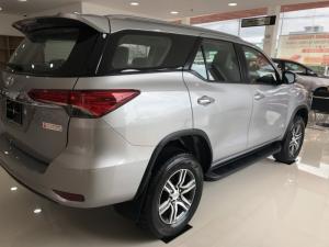 Fortuner 2.4g Số Tự Động Máy Dầu Màu Bạc