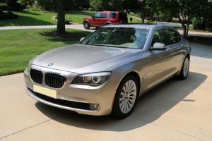 Cần bán xe BMW 750Li 2011 màu vàng kim