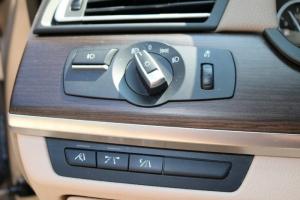 Cần bán xe BMW 750Li 2011 màu vàng kim