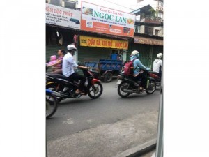 Sang tiệm giặt sấy