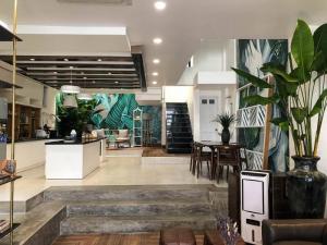 Ngon- Bổ-Rẻ- Chung Cư Nguyễn Văn Cừ-Phố Cổ-3 Mặt Thoáng-Otô Đỗ Cửa-Đủ Đồ
