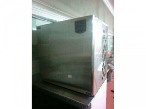 Cần bán máy làm đá công nghiệp