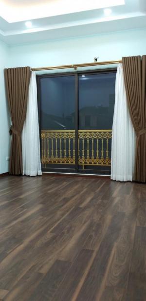 Bán nhà mới xây 4 tầng 1 tum P.Long Biên-Long Biên, cách cầu Vĩnh Tuy 50m.DT 43m2.