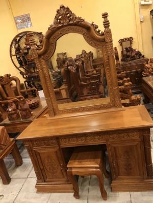 Bàn Phấn Trang Điểm Cổ Điển. Sản Phẩm Cần Thiết Của Chị Em.