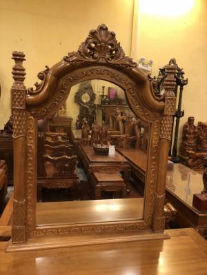 Bàn Phấn Trang Điểm Cổ Điển. Sản Phẩm Cần Thiết Của Chị Em.