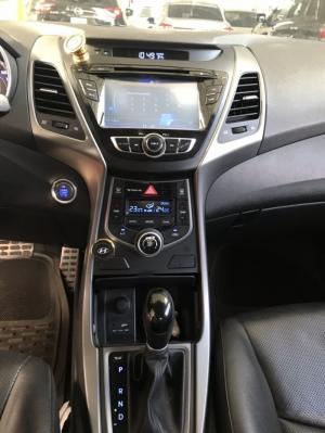 Cần bán Hyundai Elantra 1.8 AT 2015 , còn TL , có hỗ trợ trả góp