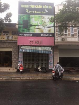 Nhà giá rẻ sập sàn mặt tiền Nguyễn Huệ