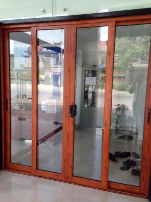 Địa chỉ làm các loại cửa cầu thang giá cạnh tranh