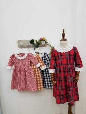 Đầm sọc caro đỏ phối ren trắng xòe nhẹ nhún eo HIKARI-19