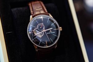 Sale sốc đón Noel cùng đồng hồ REEF TIGER