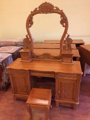 Bàn trang điểm kiểu hoa hồng