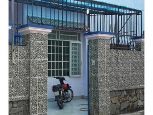 Nhà đường xe hơi. Có lửng dt 54m 3pn nam