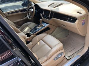 Bán em Porsche Macan 2.0 turbo 2015 màu đen số tự động 7 cấp