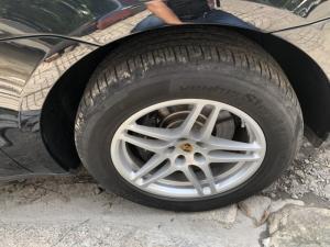 Bán em Porsche Macan 2.0 turbo 2015 màu đen số tự động 7 cấp