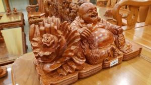 Tượng di lặc ngồi trên bắp cải