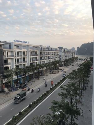 Gia đình bán cắt lỗ căn liền kề dãy A4 Mon Bay, Hướng ĐN trục Hải Long
