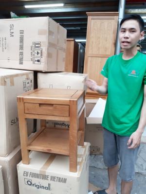 Bàn trang trí để cạnh đầu giường