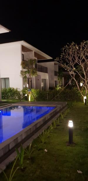 Biệt thự 2 lầu, 3 phòng ngủ, hồ bơi, sân vườn, cạnh biển 100m, 1 căn duy nhất