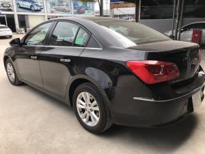 Bán Chevrolet Cruze LT 1.6MT màu đen VIP số sàn sản xuất 2017 biển Sài Gòn đi 8000km