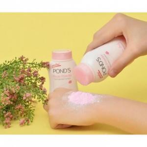 Phấn phủ Pond's sáng hồng tự nhiên