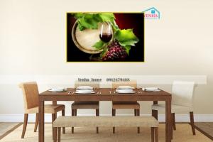 + Vải Canvas: Có độ bền cao với trọng lượng nhẹ, họa tiết in trên vải Canvas rất sắc nét, không bị ra màu khi giặt, chống thấm rất tốt.
+ Mực dầu: Cho độ bền màu cao, khi gặp nước không bị lem.
+ Hình ảnh được in ra kết hợp với vải Canvas có độ chi tiết cao.
+ Khung tranh: Làm từ nhựa Composite có tính cơ lý cao hơn nhựa thông thường, bảo vệ bức tranh hoàn thiện với khả năng chịu lực, chịu nén, uốn, chống trầy xước và chịu nhiệt rất tốt.