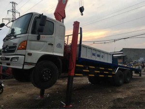 Xe hino 15 tấn nâng đầu chở máy công trình và cẩu hàng
