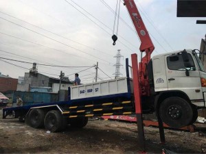 Xe hino 15 tấn nâng đầu chở máy công trình và cẩu hàng