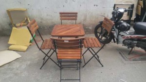 Bàn ghế gỗ xếp chân sắt, miễn phí vận chuyển