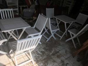 Bàn ghế gỗ xếp màu trắng ,giao hàng toàn quốc