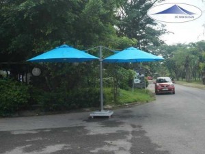 Bộ đôi dù lệch tâm màu xanh dương đẹp