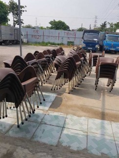 Thanh lý lô ghế nhựa đúc nữ hoàng màu nâu