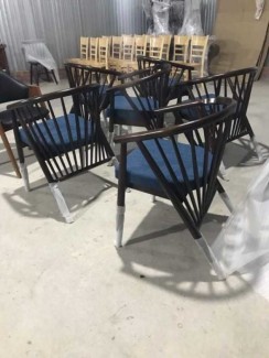 Bộ bàn ghế gỗ cafe có vành sang trọng