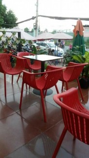 Bộ bàn ghế nhựa cho kinh doanh quán cafe sân thượng