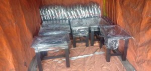 Lô bàn ghế gỗ vừa mới sản xuất