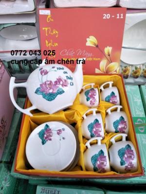 đặt in bộ ấm chén trà làm quà tặng