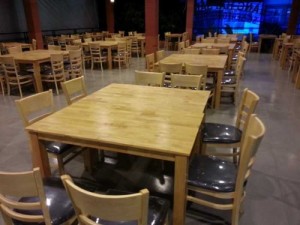 Bộ bàn dài gỗ và ghế bọc nệm