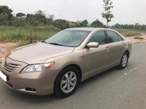 Cần bán xe Toyota Camry 2.4LE tự động đời 2007 màu nâu vàng
