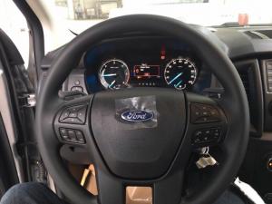 Ford Ranger XLS 2.2 AT màu trắng