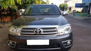 Bán gấp Toyota Fortuner 2009 số tự động. Xe màu xám chì