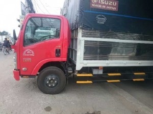 Xe tải thùng bạt isuzu NQR nhập khẩu 201