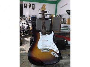 đàn guitar điện