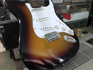 đàn guitar điện
