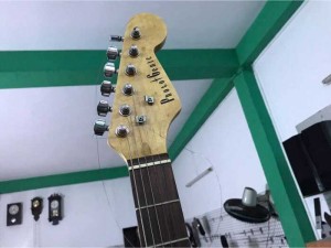 đàn guitar điện