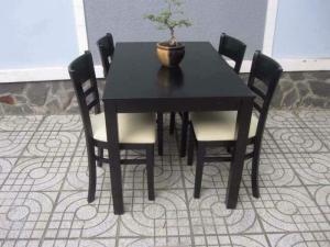 Bàn ghế gỗ phòng ăn giá rẻ HTT001
