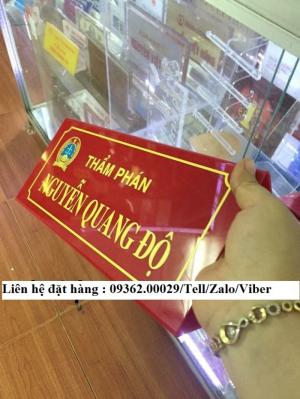 Làm biển chức danh chữ A để bàn