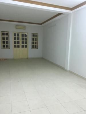 cần tiền bán gấp nhà mt đường Trần Hưng Đạo tt eakar, 12x 32