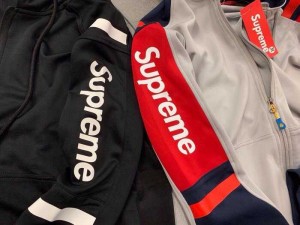 Áo khoác chống nắng Supreme