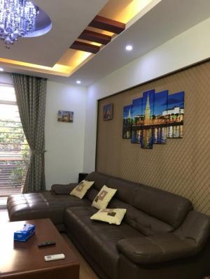 Chủ cần bán gấp phố Chùa Láng, Đống Đa, dt 52 m2 4T, giá 12.5 tỷ.