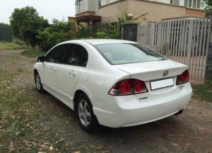 Cần bán xe Honda Civic 1.8at 2007 màu trắng zin như xe kiểng