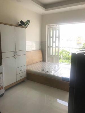 Phòng cho thuê đầy đủ nội thất ngay chợ Tân Quy, có ban công